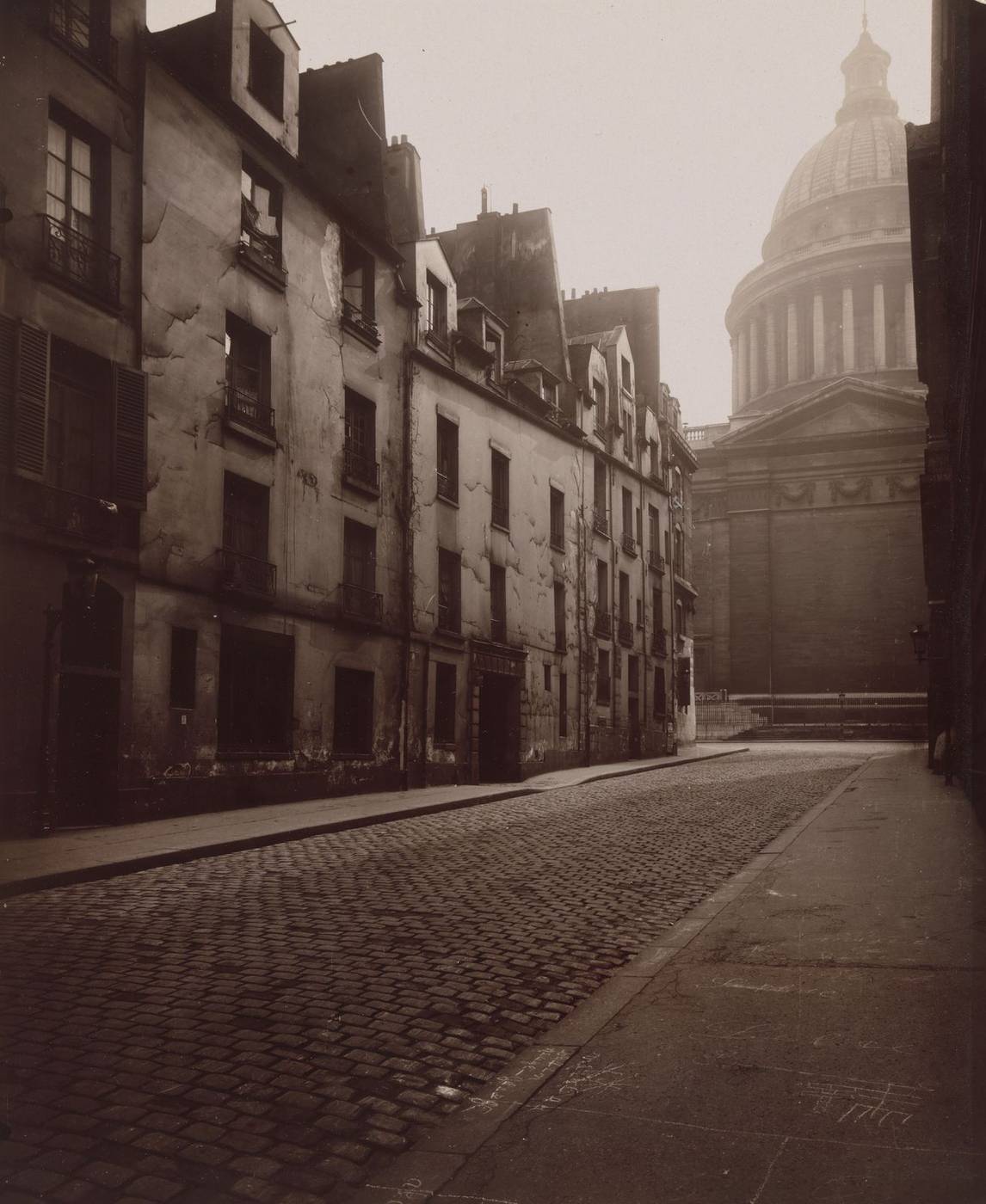 Eugène Atget, Coin de la rue Valette et Panthéon, 1925